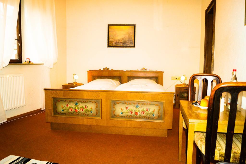 Schlosshotel Hoefingen เลออนแบร์ก ภายนอก รูปภาพ